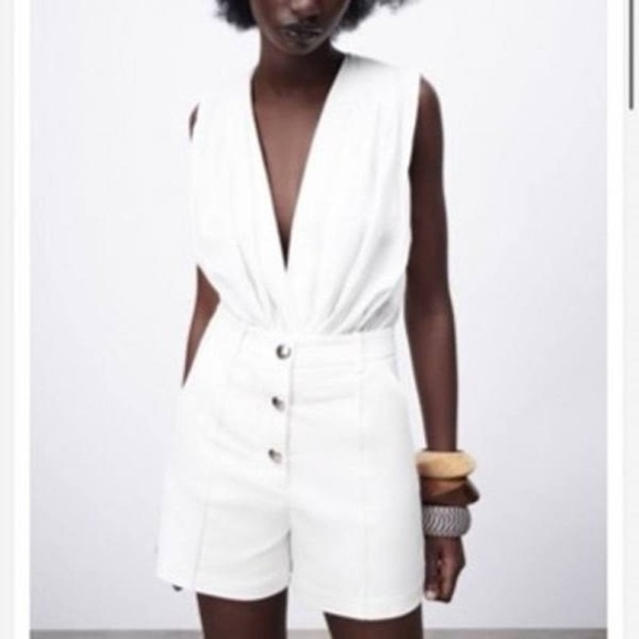 Zara high waisted button shorts  in ivory/cream color Size M - Picture 2 of 7